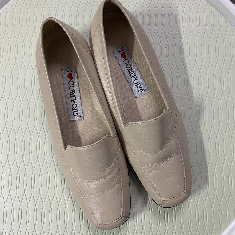 I‎ ❤️ Comfort Beige Leather Loafer Upper Flat Women's Sz.7.5-NWOT Slip-on